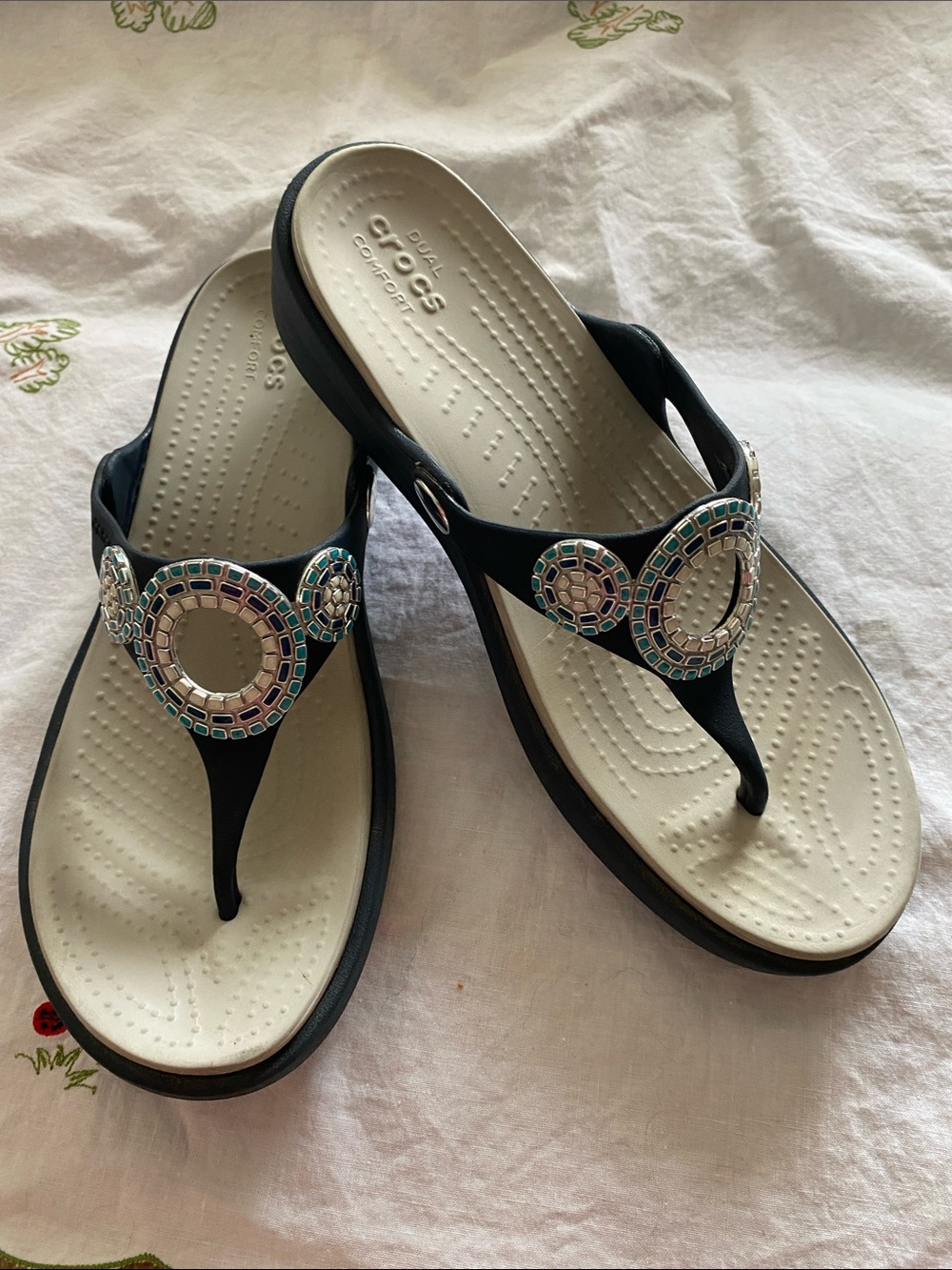 CROCS Women's Sanrah Diamanté Navy  Sandals  size 7 Wedge